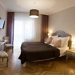 Aurora 4*