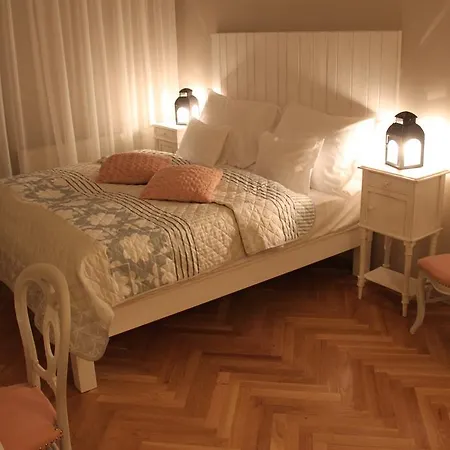 Aurora Vendeghaz بيت ضيافة