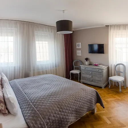 Aurora Vendeghaz بيت ضيافة